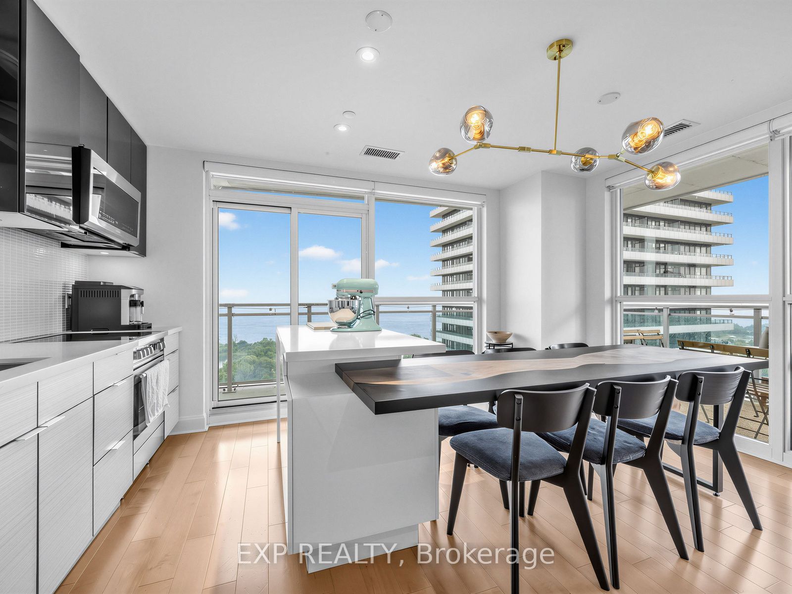 Residential in Toronto W06 3