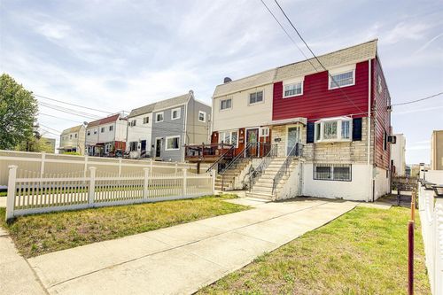627 Beach 65th St, Arverne, NY, 11692-1328 | Card Image