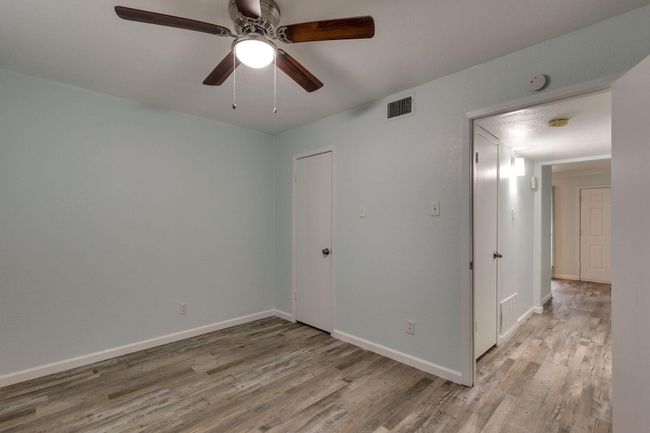 411 S Dooley St, Condo with 10 bedrooms, 5 bathrooms and 8 parking in Grapevine TX | Image 21