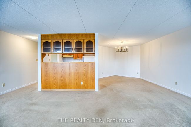 603 - 8 Christopher Crt, Condo with 2 bedrooms, 2 bathrooms and 1 parking in Guelph ON | Image 8