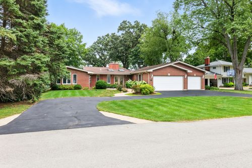 6N135 Hillcrest Dr, Medinah, IL, 60157-9754 | Card Image