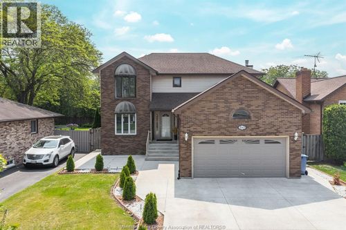 3169 Clemenceau Blvd, Windsor, ON, N8T2R6 | Card Image