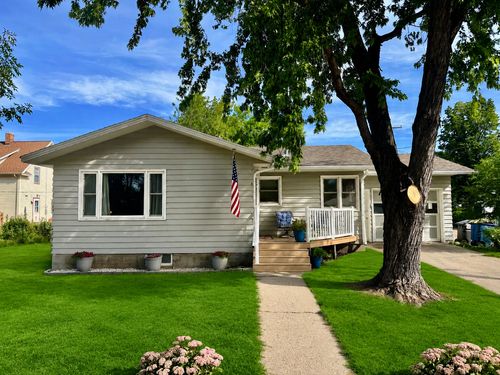 707 4th St Se, Jamestown, ND, 58401-4316 | Card Image