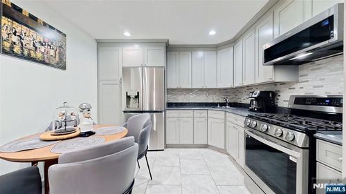 366 Cottonwood Way, Mahwah, NJ, 07430-2080 | Card Image