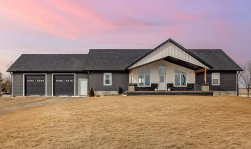 92008 Range Road 195, Rural Lethbridge County, AB, T1M1M9 | Card Image