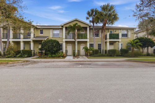 2124 Se Eatonville Dr, Port Saint Lucie, FL, 34952-8004 | Card Image