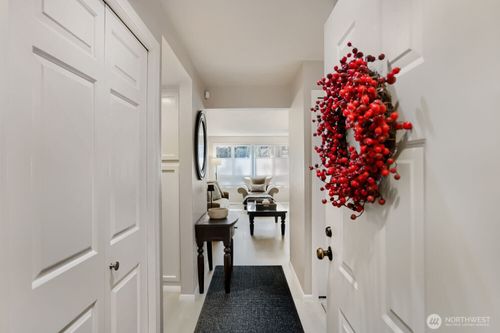 103-6300 Sand Point Way Ne, Seattle, WA, 98115-7955 | Card Image