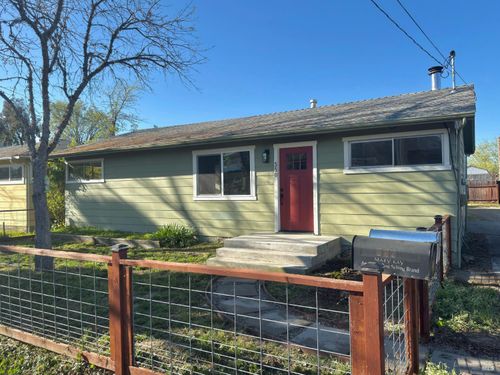 330 16th St, Lakeport, CA, 95453-3605 | Card Image