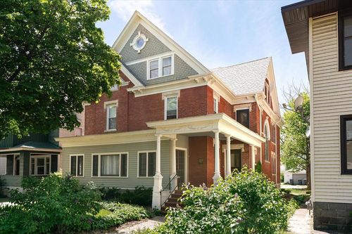 122 10th Street S, La Crosse, WI, 54601 | Card Image