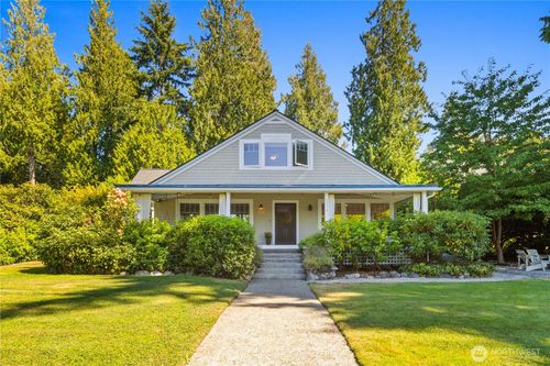9376 Ne Endicott St, Bainbridge Island, WA, 98110-1110 | Card Image