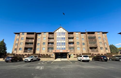 apt-25b-10420 Circle Dr, Oak Lawn, IL, 60453-6404 | Card Image