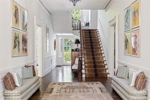 145 Oyster Bay Rd, Locust Valley, NY, 11560-2323 | Card Image