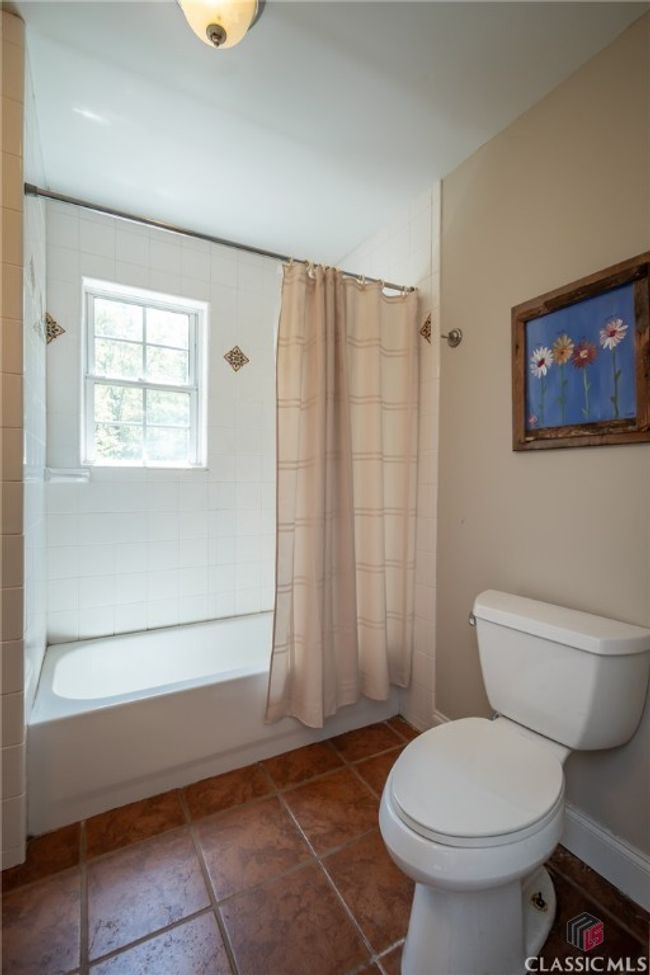 private upstairs bath | Image 40