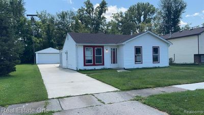 29207 Riveroak Drive, Home with 3 bedrooms, 1 bathrooms and null parking in Romulus MI | Image 3