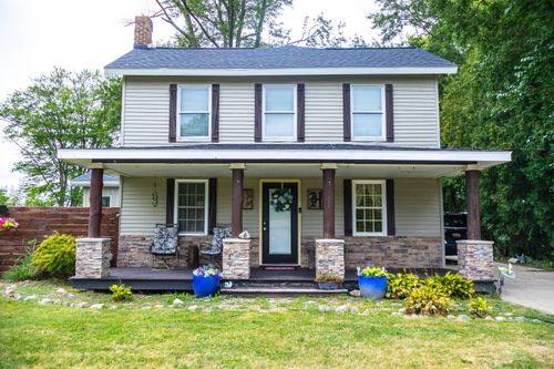 710 S Elm St, Three Oaks, MI, 49128-1401 | Card Image