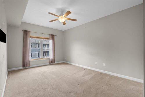 302-33 Naomis Way, Colchester, VT, 05446-5764 | Card Image