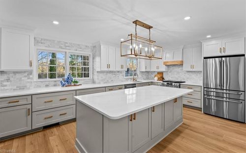 3003 Edgewater Dr, Greensboro, NC, 27403-1061 | Card Image