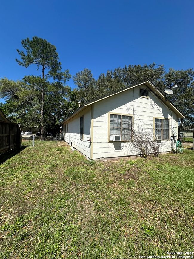 207 W Vance, House other with 4 bedrooms, 2 bathrooms and null parking in Refugio TX | Image 18