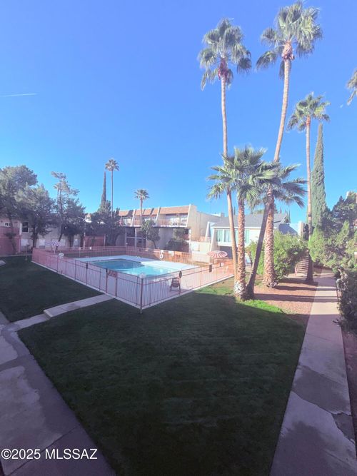 1600 N Wilmot Rd, Tucson, AZ, 85712-4456 | Card Image