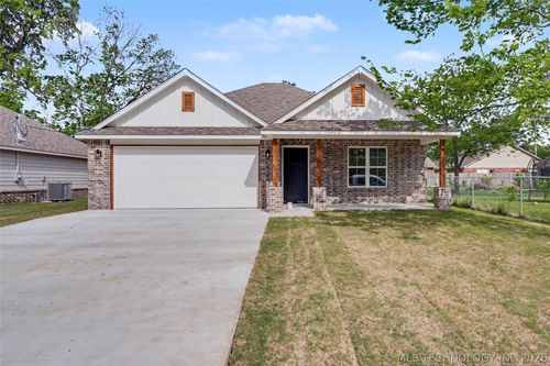 837 S Wood St, Pryor, OK, 74361-6038 | Card Image
