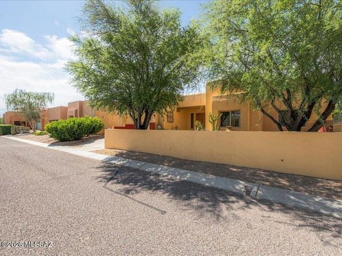 10647 E George Brookbank Pl, Tucson, AZ, 85747-5884 | Card Image