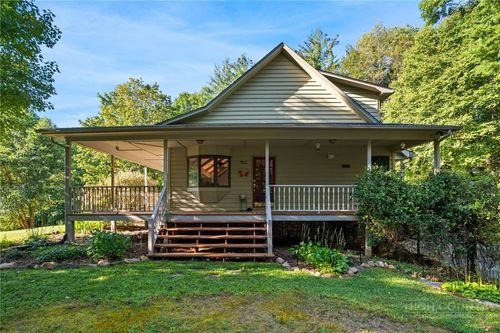 752 James St, Fleetwood, NC, 28626-9661 | Card Image