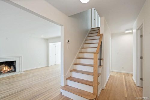12 Oriole Way, Dix Hills, NY, 11746-4930 | Card Image