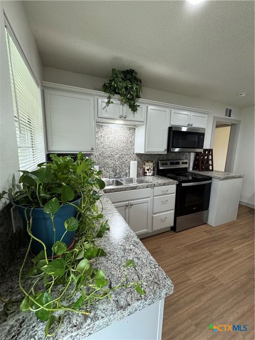 2109 W Avenue B, Temple, TX, 76504-3932 | Card Image