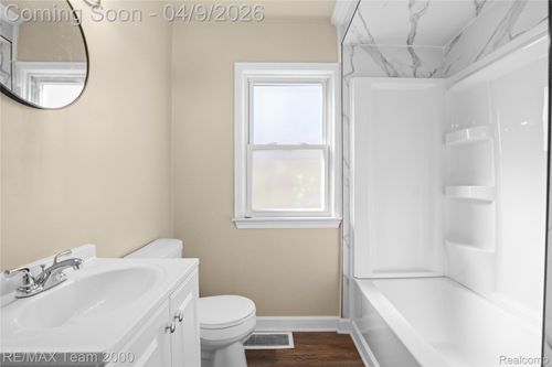 7014 Kinmore St, Dearborn Heights, MI, 48127-4705 | Card Image