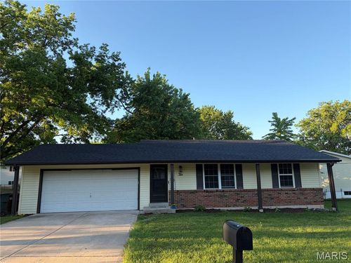 10 Brookshire Dr, Saint Peters, MO, 63376-2032 | Card Image