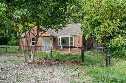 14 Main Street Ext, Tariffville, CT, 06081-9676 | Card Image