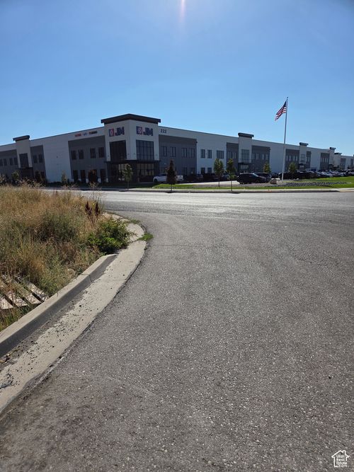 2807 N Main St, North Logan, UT, 84341-1525 | Card Image