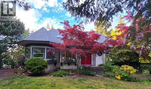 647 Tamarack Dr, Qualicum Beach, BC, V9K1A8 | Card Image