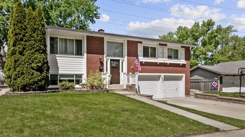 6402 Macarthur Dr, Woodridge, IL, 60517-1337 | Card Image