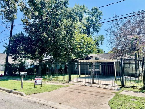 8210 Talton St, Houston, TX, 77028-1526 | Card Image