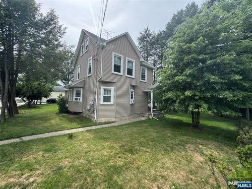 100 Irvington St, Westwood, NJ, 07675-1737 | Card Image