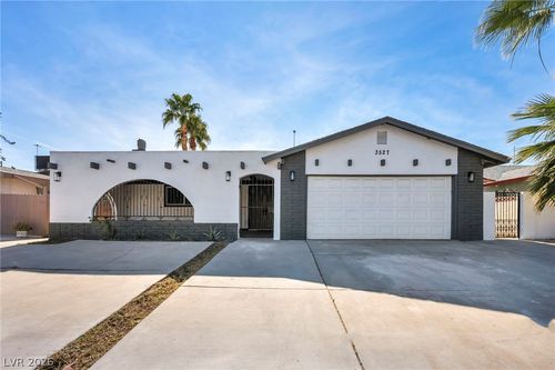3527 Ruth Dr, Las Vegas, NV, 89121-3229 | Card Image
