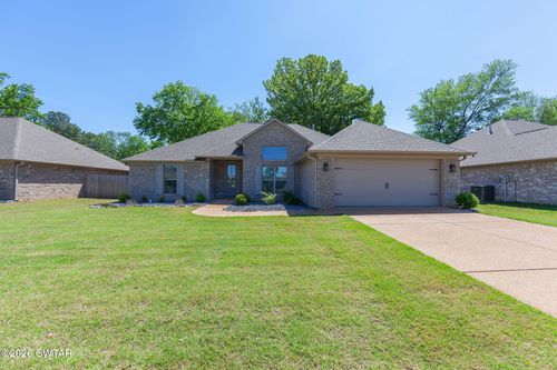 68 Brookwood Dr, Jackson, TN, 38305-8027 | Card Image