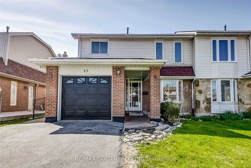 32 Lawndale Cres, Brampton, ON, L6S3L4 | Card Image