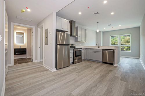 108-500 Commerce St, Hawthorne, NY, 10532-1381 | Card Image