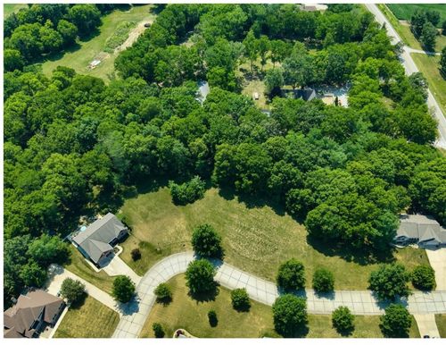 3 Chestnut Run, Mattoon, IL, 61938-9068 | Card Image