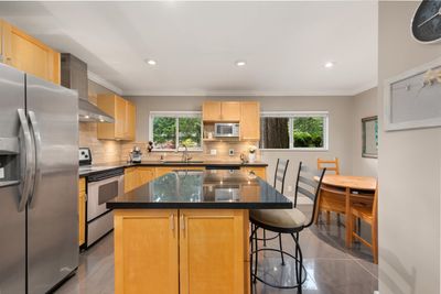 40618 Perth Dr, Home with 3 bedrooms, 2 bathrooms and 3 parking in Squamish BC | Image 3