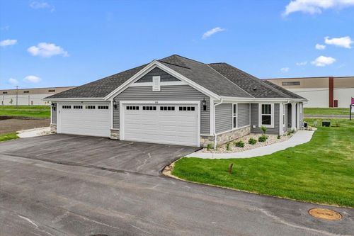 0802-516 Hunter Oaks Boulevard, Watertown, WI, 53094 | Card Image