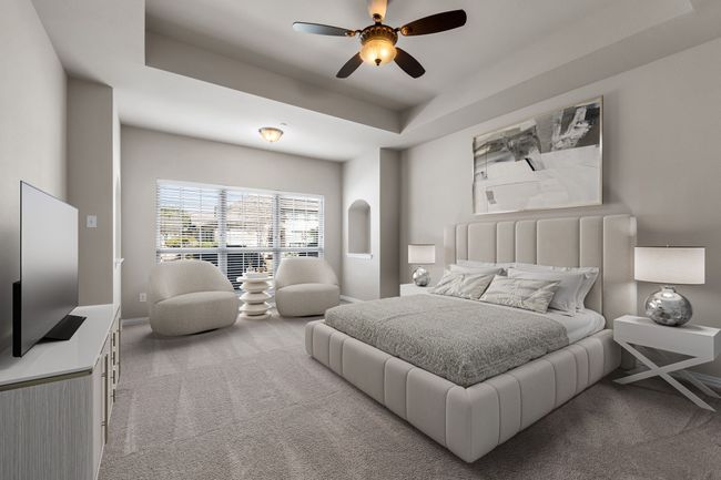 Oversized primary with sitting area | Image 9