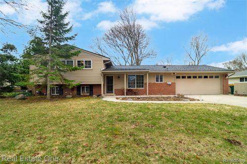 28781 Ravenwood St, Farmington Hills, MI, 48334-2753 | Card Image