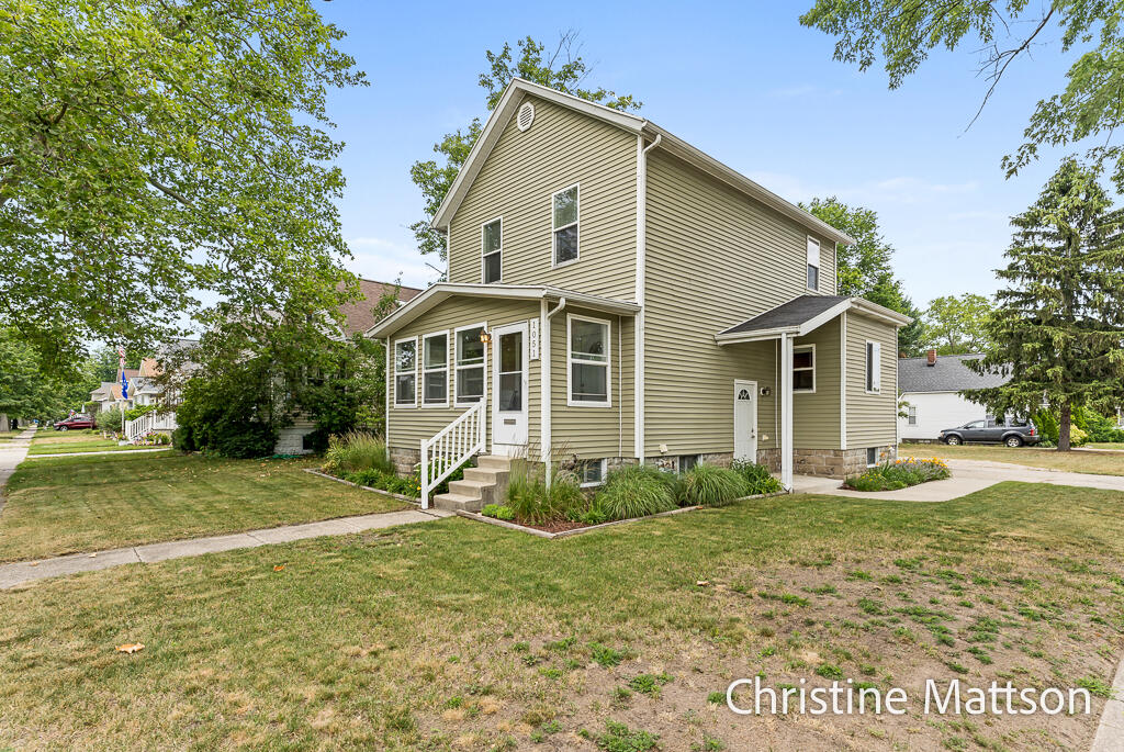 Pennoyer Ave, Grand Haven, MI 49417