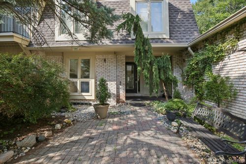 1339 Knollcrest Cir, Bloomfield Hills, MI, 48304-1241 | Card Image