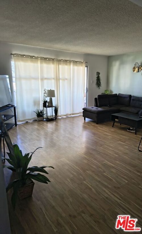 305-855 Victor Ave, Inglewood, CA, 90302-3522 | Card Image
