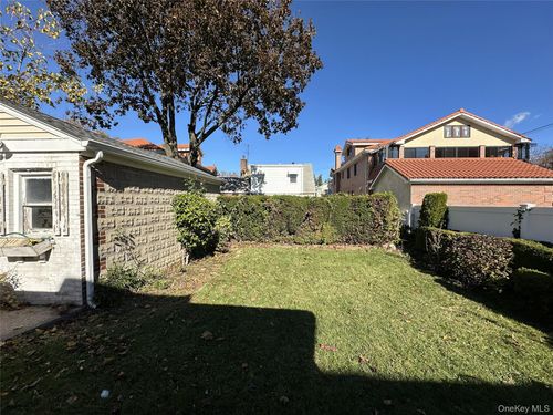 151-77 20th Ave, Whitestone, NY, 11357-3105 | Card Image