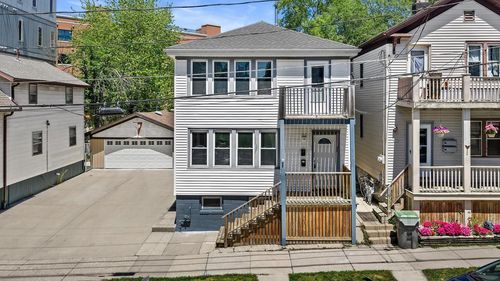 a-928 E Land Place, Milwaukee, WI, 53202 | Card Image
